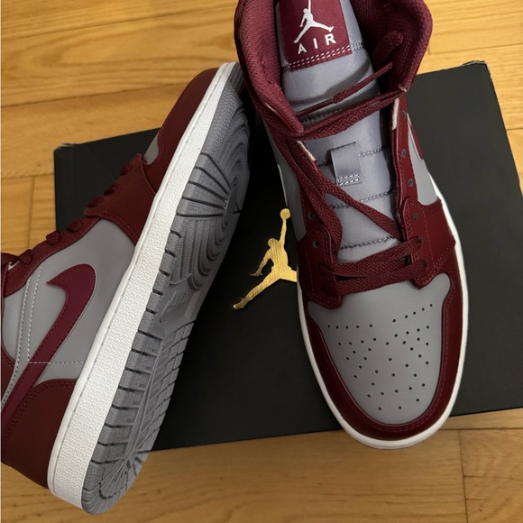 Jordan Sneakers in Maroon and Gray - Picture 2 of 3